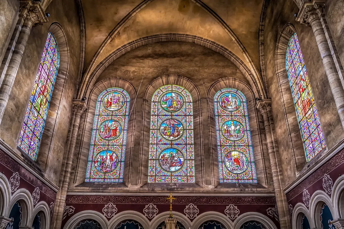Why Stained Glass Looks Blown Out: Fixing Backlit Windows in Camera